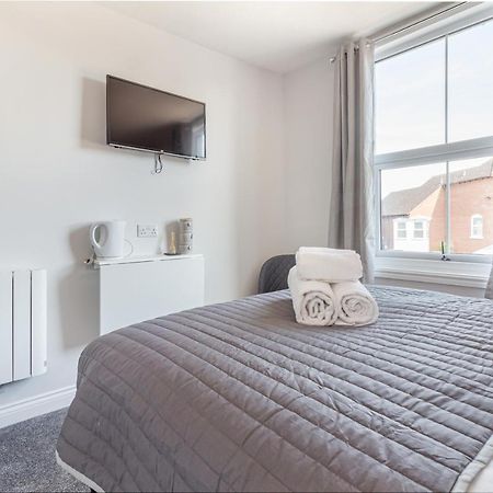 Host & Stay - The Bull Inn, 3 Double Rooms Fernhill Heath Exterior photo