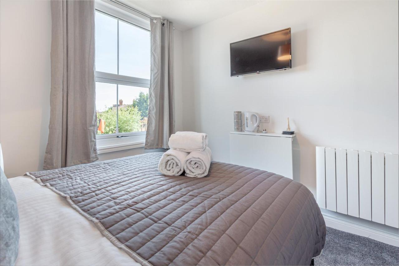 Host & Stay - The Bull Inn, 3 Double Rooms Fernhill Heath Exterior photo
