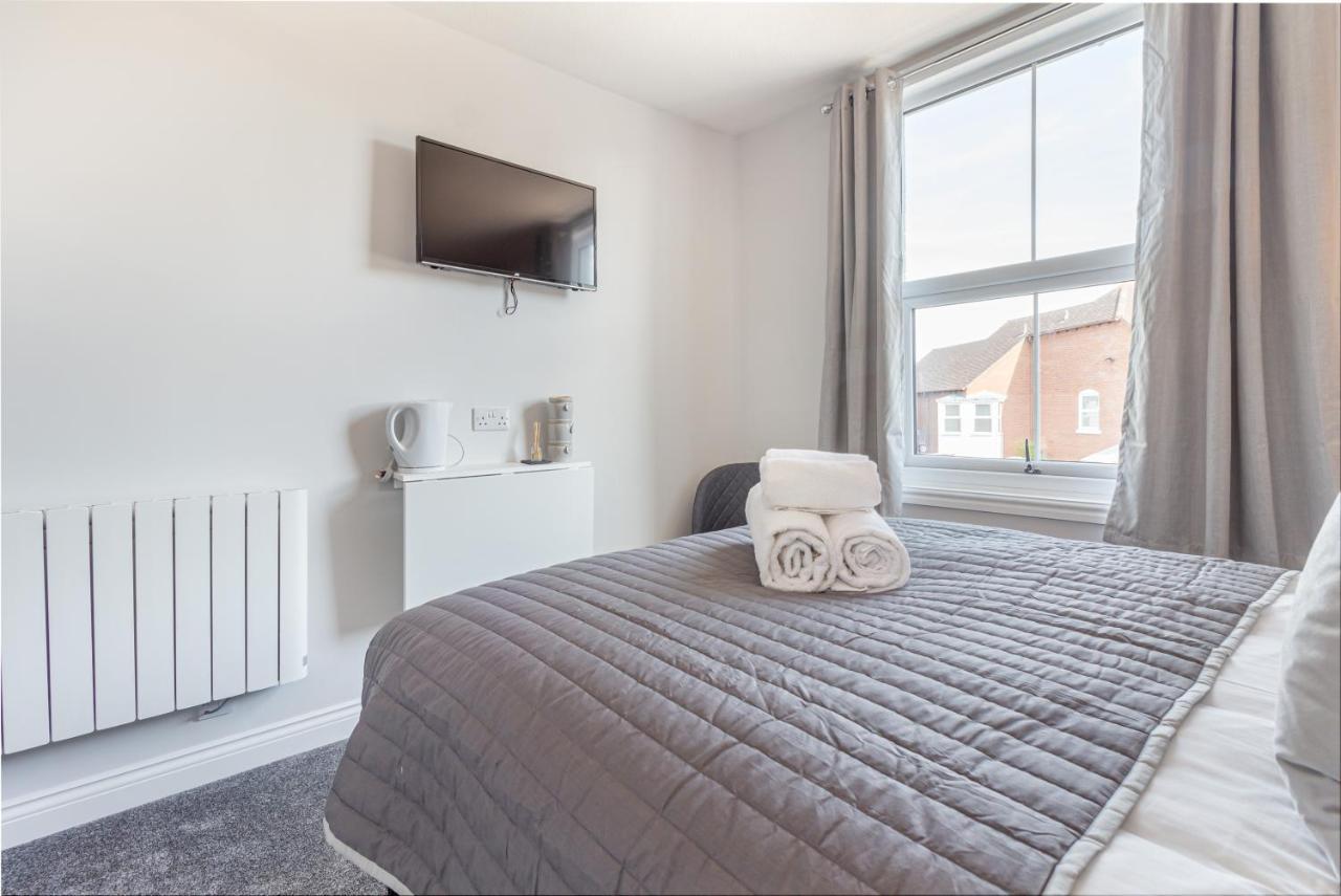 Host & Stay - The Bull Inn, 3 Double Rooms Fernhill Heath Exterior photo